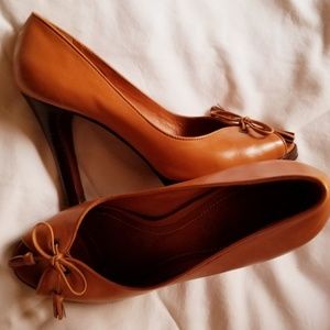 Lauren Claudete Pumps